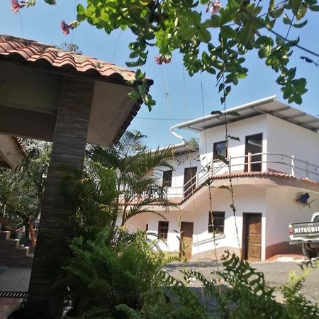 Hotel El Pez Dorado Rio Dulce Town Exterior foto