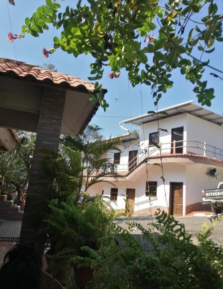 Hotel El Pez Dorado Rio Dulce Town Exterior foto